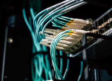 Networking aziendale e architetture di reti di telecomunicazioni complesse.