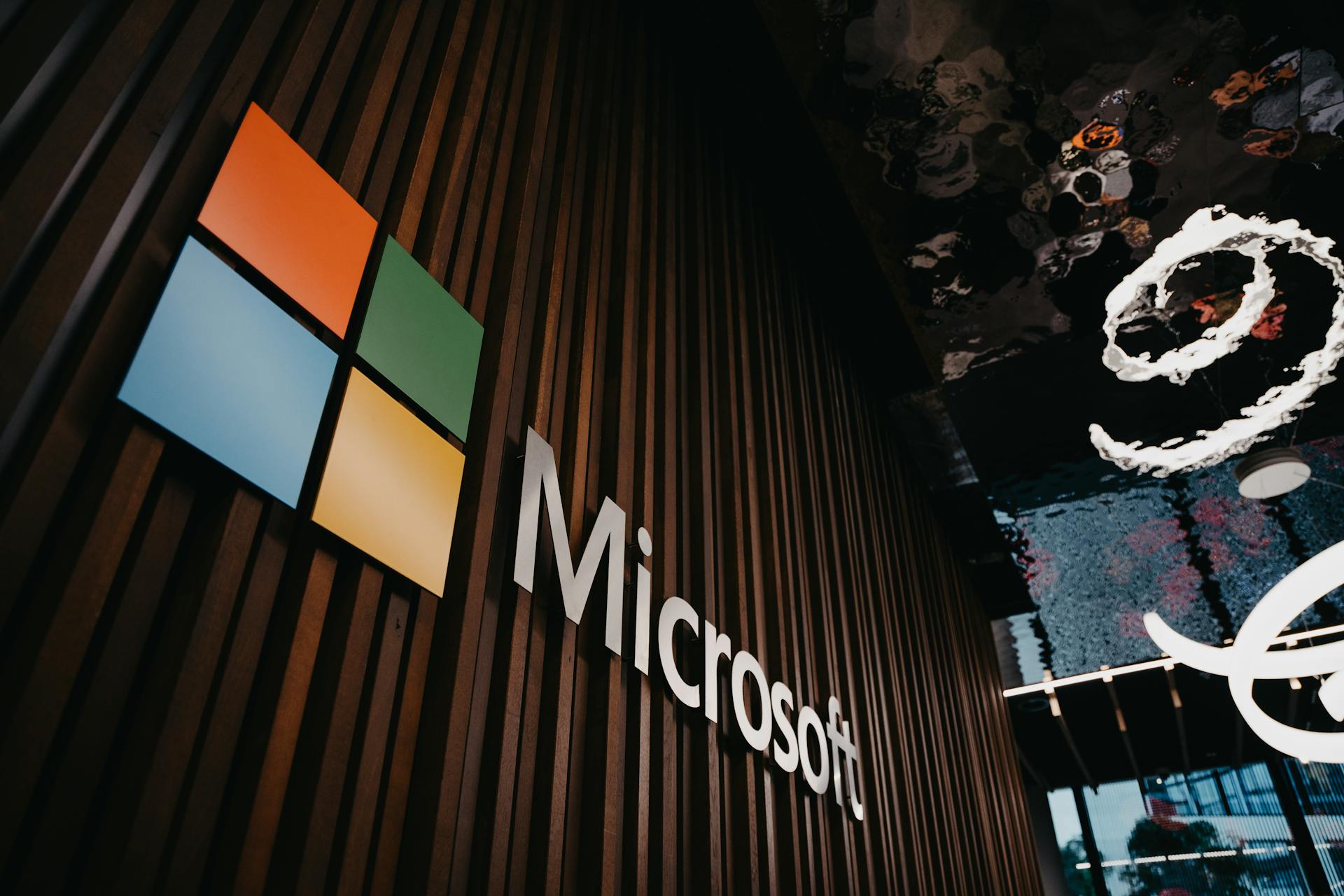 Microsoft 365 per aziende: licenze CSP, sicurezza, gestione identità e configurazione di posta e collaborazione.